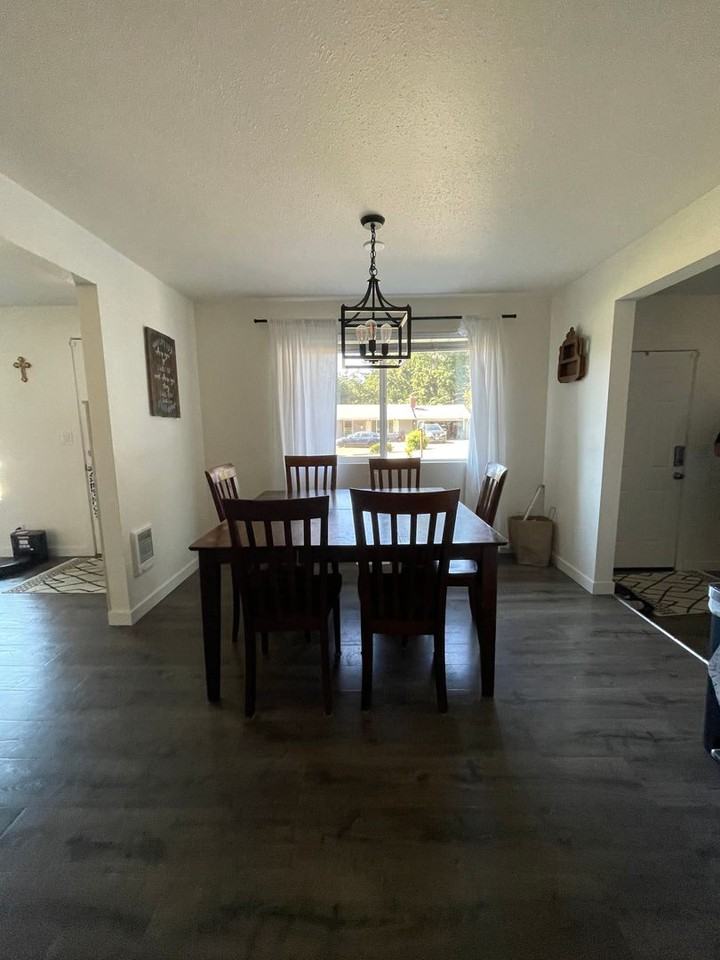 2458 Monticello Way - Photo 5 of 16