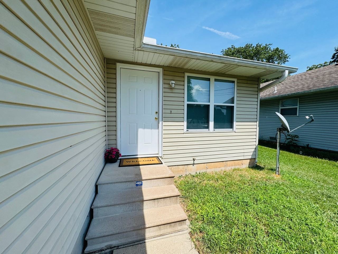 204 Howard St - Photo 3 of 22