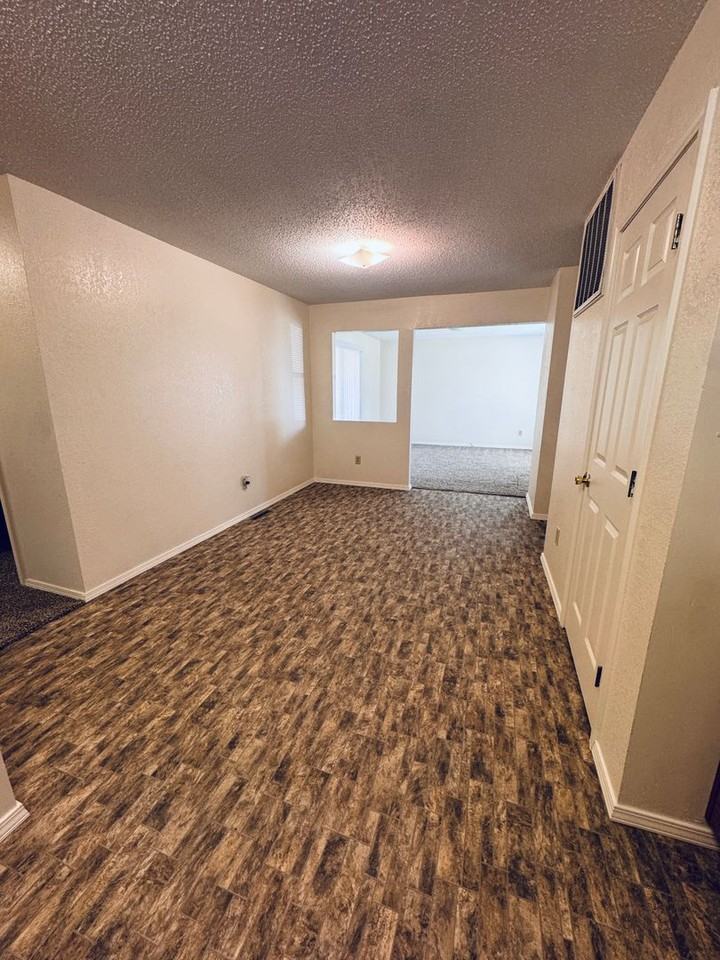 204 Howard St - Photo 6 of 22