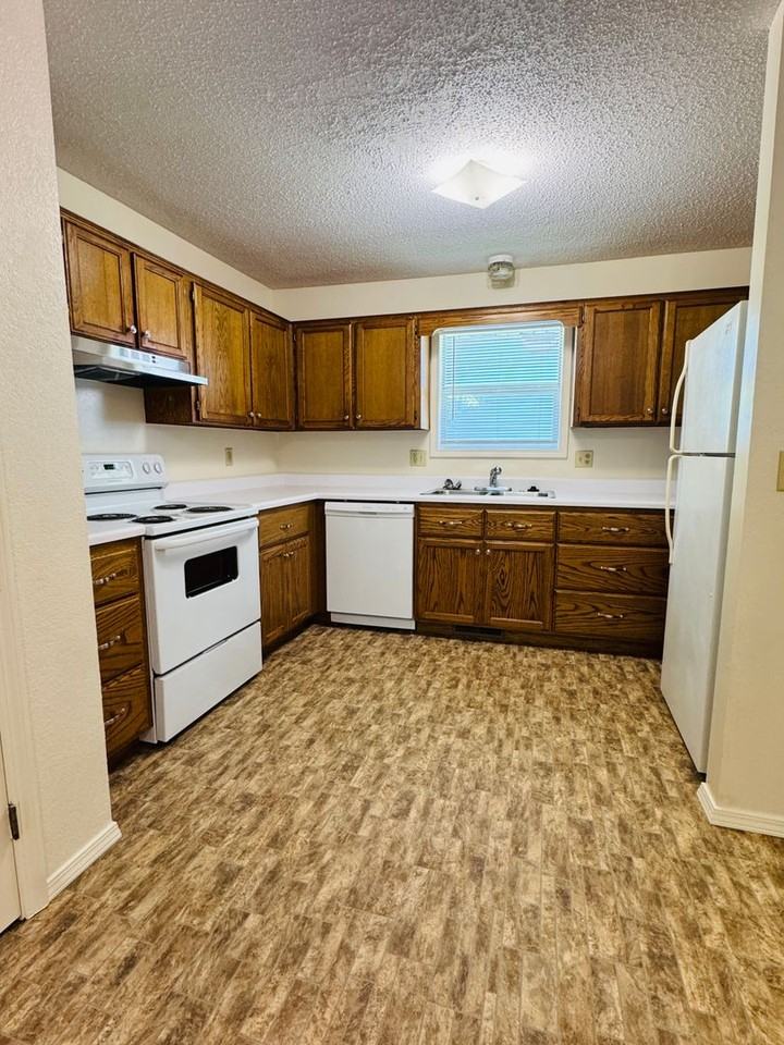204 Howard St - Photo 7 of 22