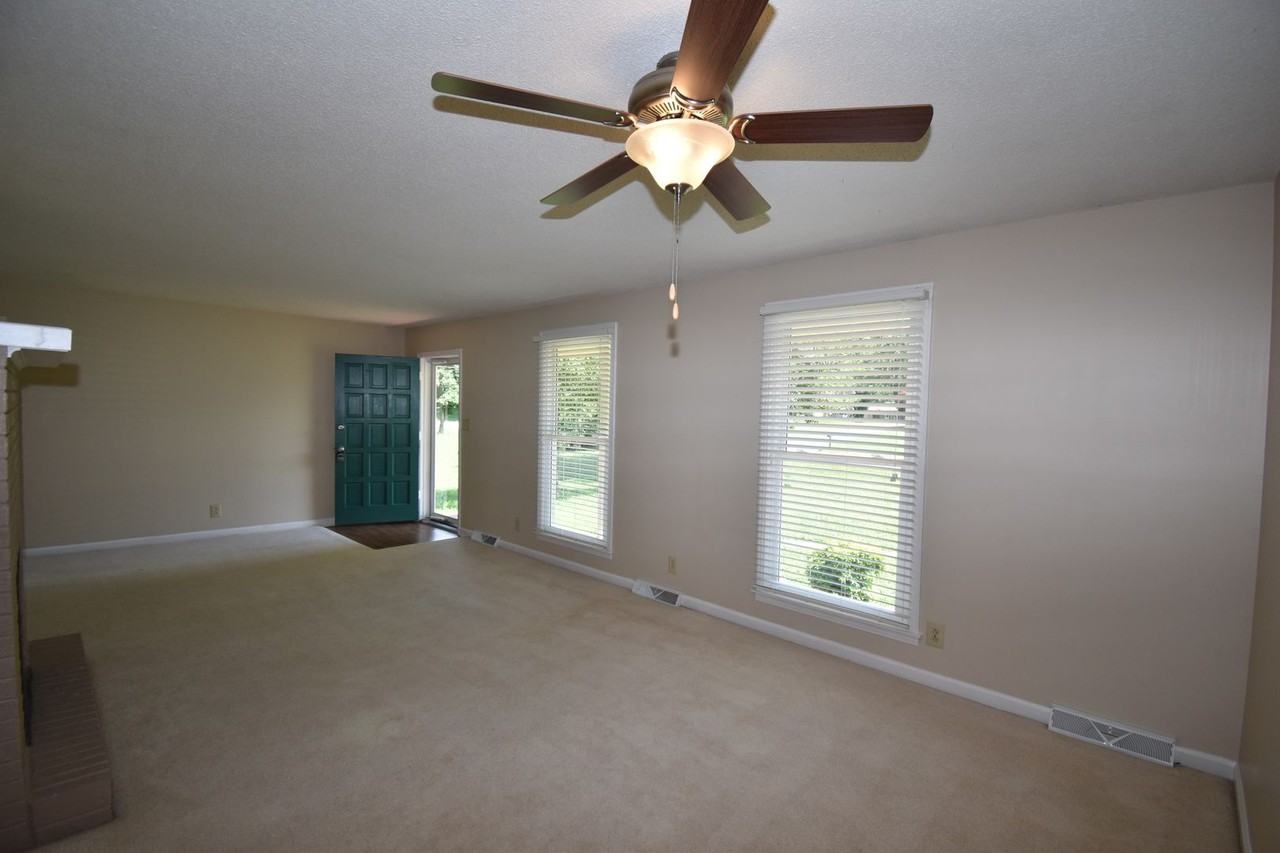 3049 Westchester Dr - Photo 3 of 36