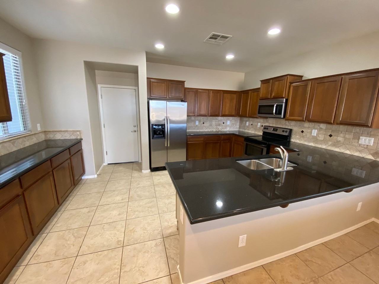 36971 W Oliveto Ave - Photo 5 of 32