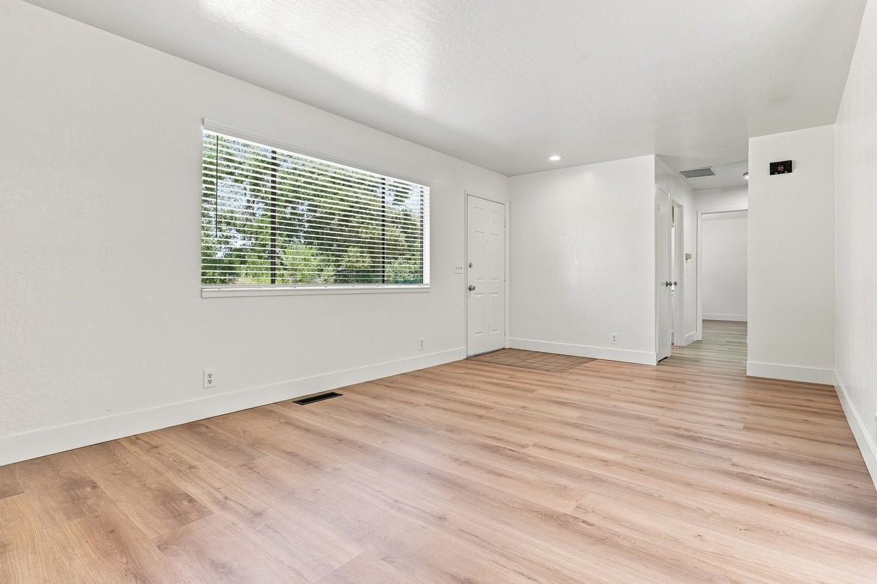 224 Green Meadow Dr Apt A - Photo 3 of 12