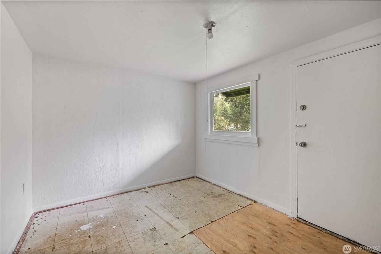 12413 Canyon Rd E - Photo 3 of 13