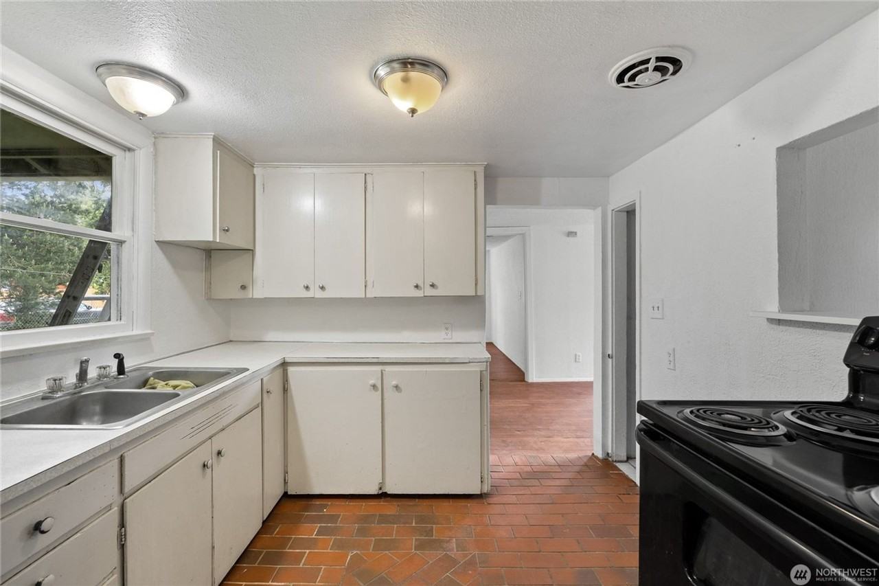 12413 Canyon Rd E - Photo 7 of 13