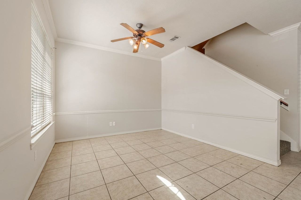 304 Forest Dr - Photo 5 of 20