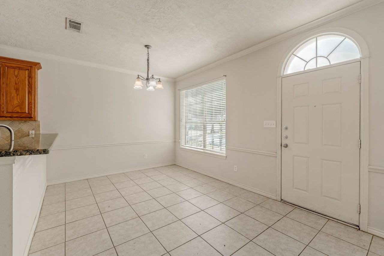 304 Forest Dr - Photo 6 of 20