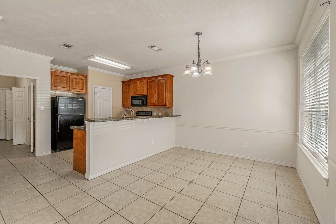 304 Forest Dr - Photo 7 of 20