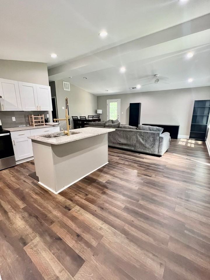 2752 Santa Barbara Dr Nw - Photo 2 of 15