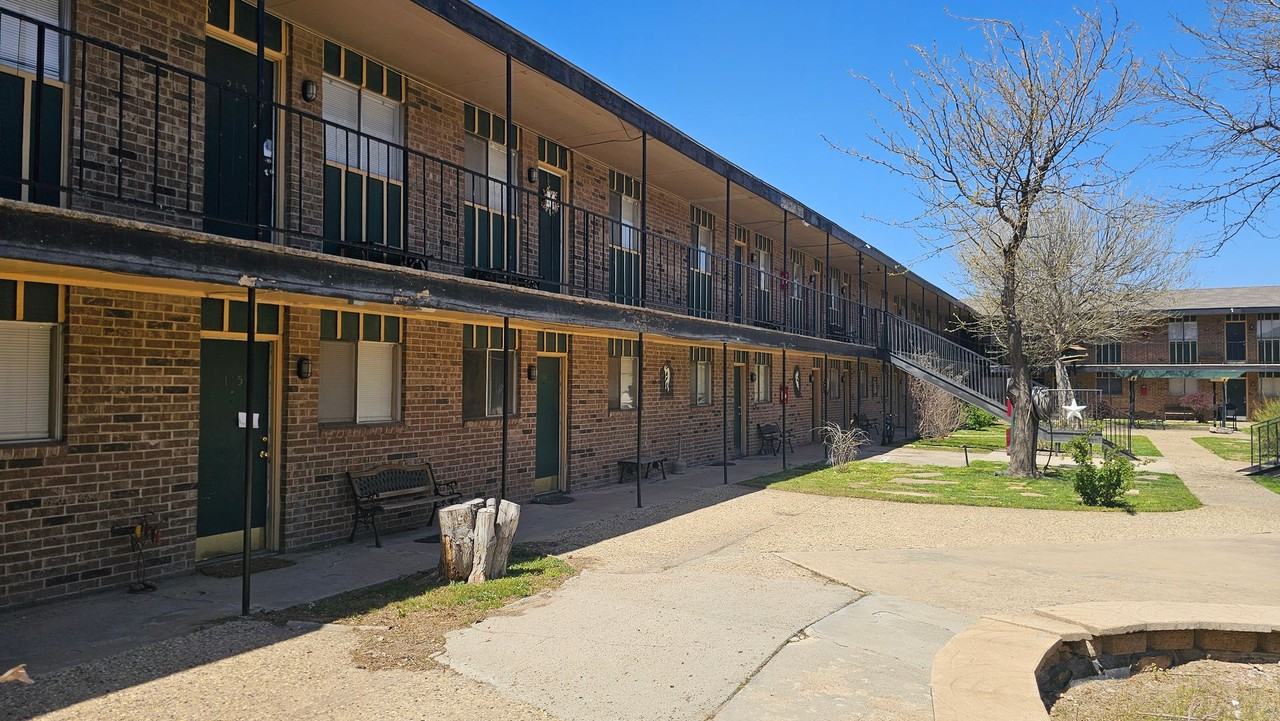 Courtyard Apartments - Pampa - Photo 5 of 7
