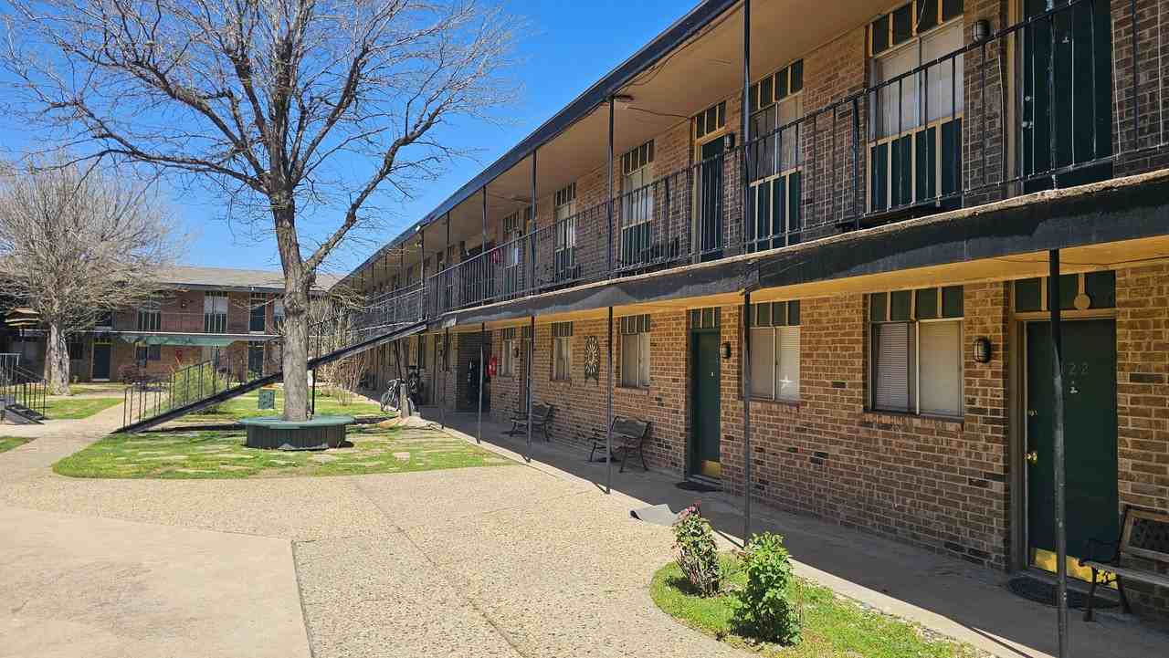 Courtyard Apartments - Pampa - Photo 6 of 7
