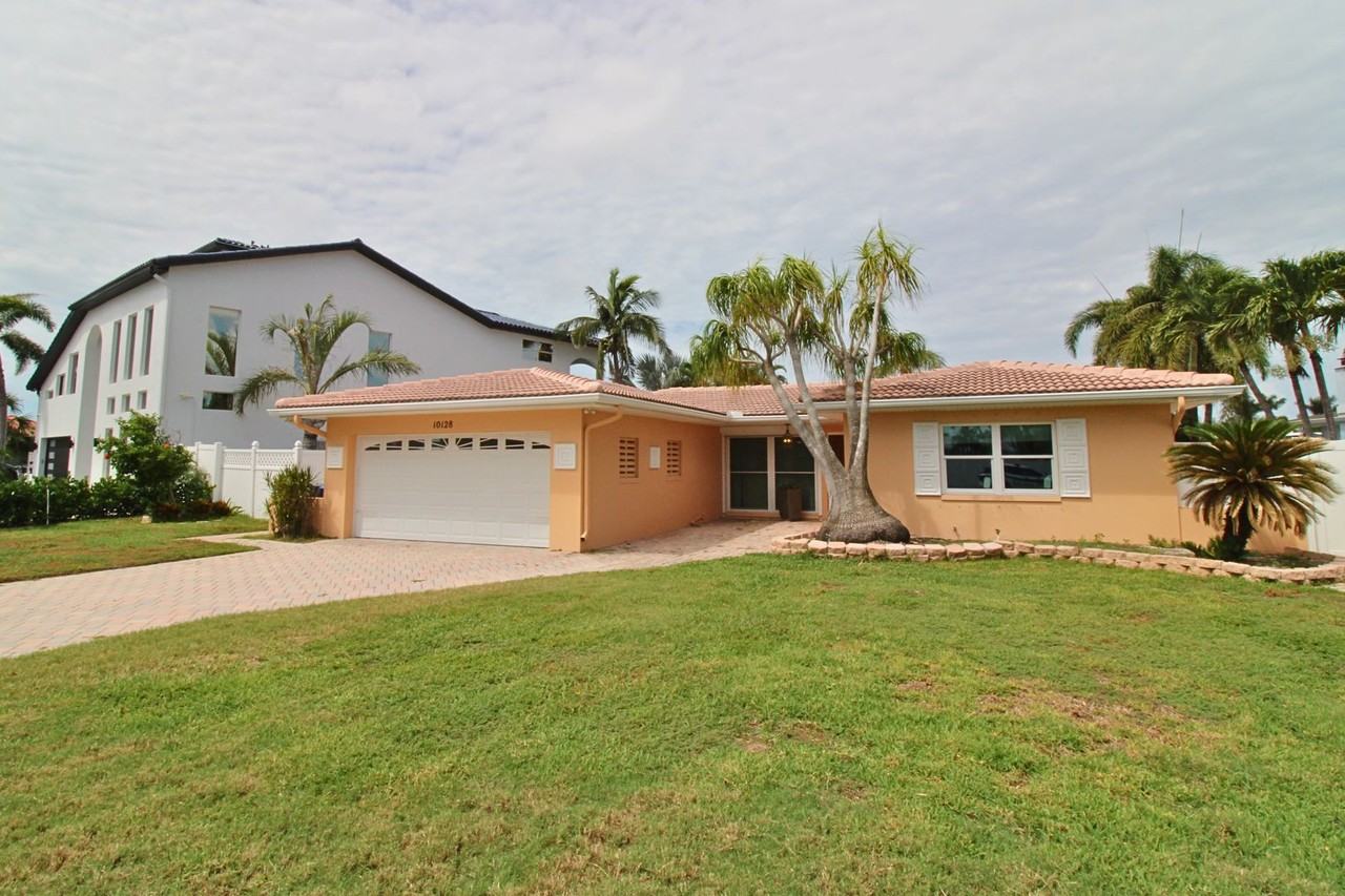 10128 Yacht Club Dr - Photo 3 of 26
