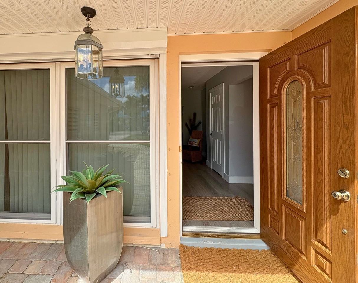 10128 Yacht Club Dr - Photo 4 of 26