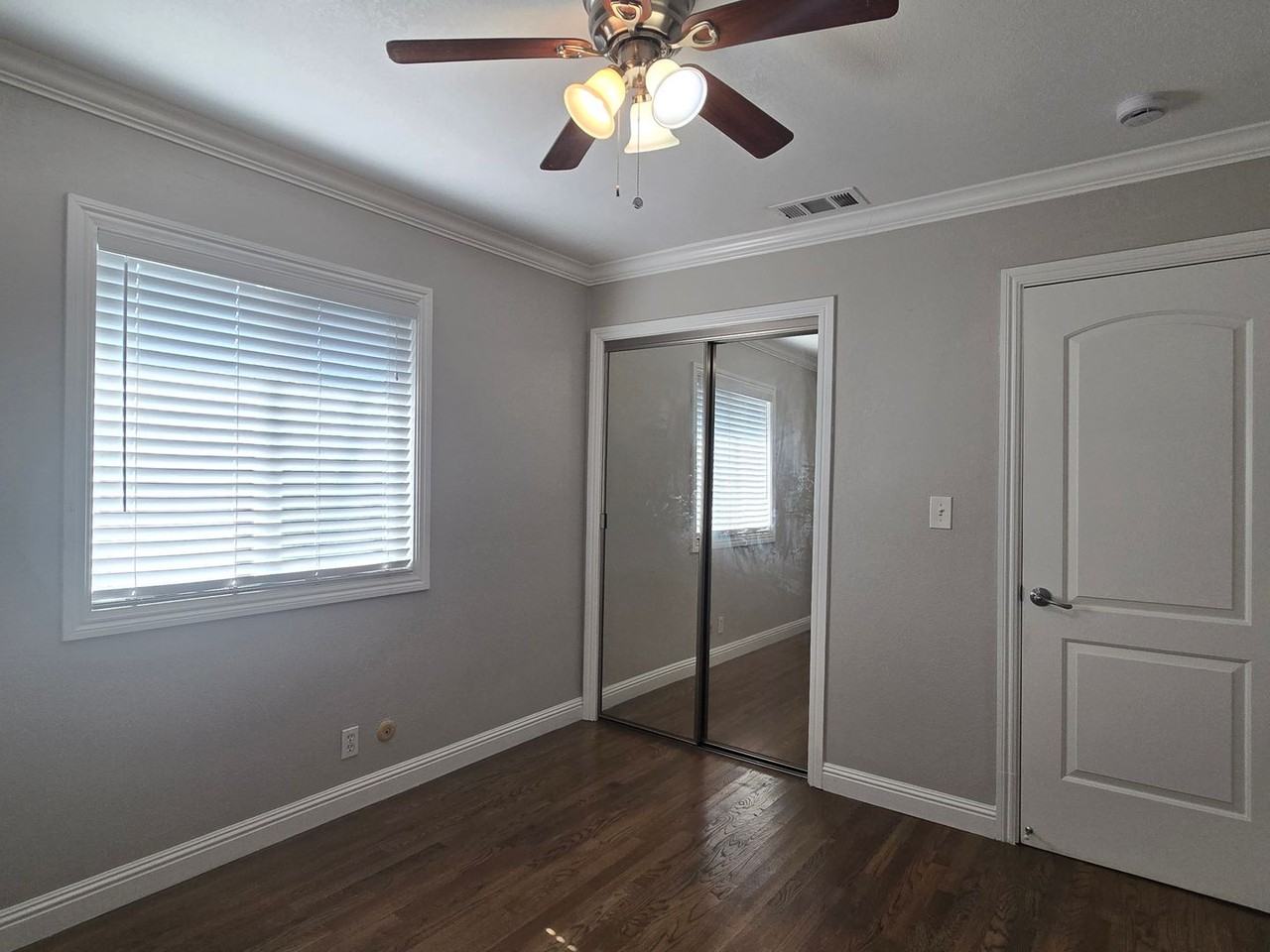 450 California St #8 - Photo 7 of 9