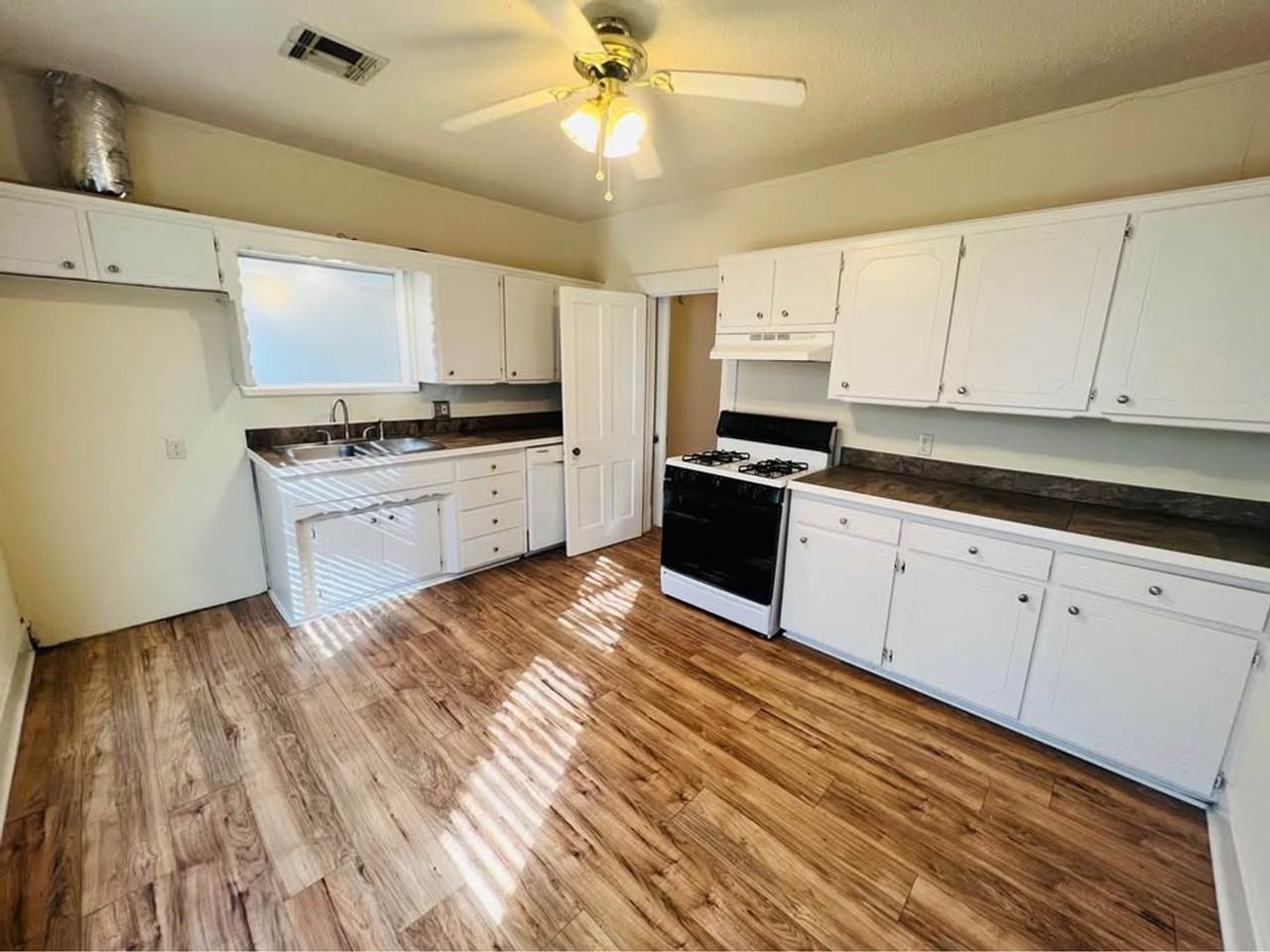 620 W London St - Photo 4 of 12