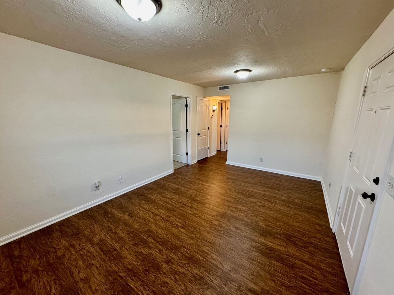 Renaissance Park Apartments - Photo 2 of 25