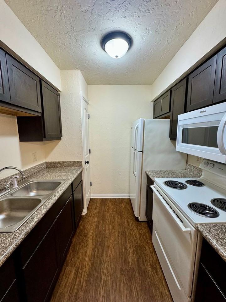 Renaissance Park Apartments - Photo 3 of 25