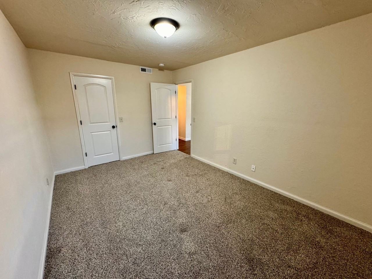Renaissance Park Apartments - Photo 5 of 25