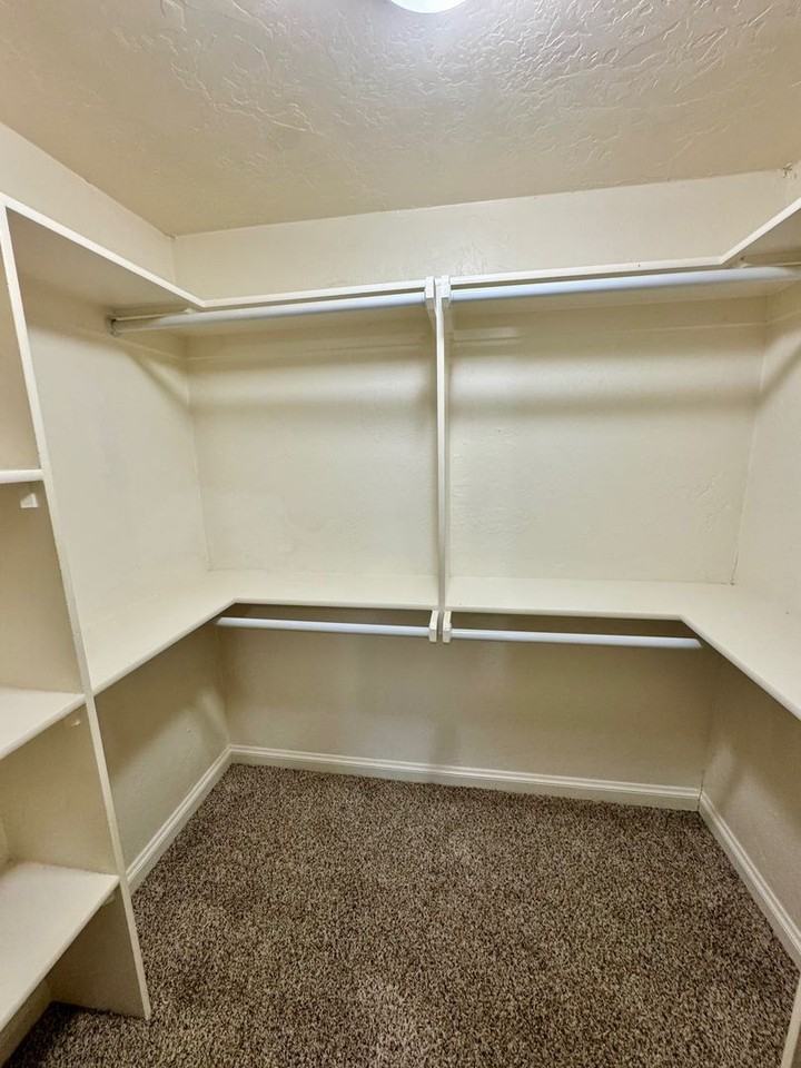 Renaissance Park Apartments - Photo 7 of 25