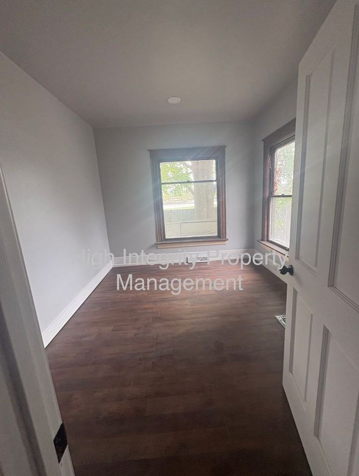 353 W Water St - Photo 4 of 8