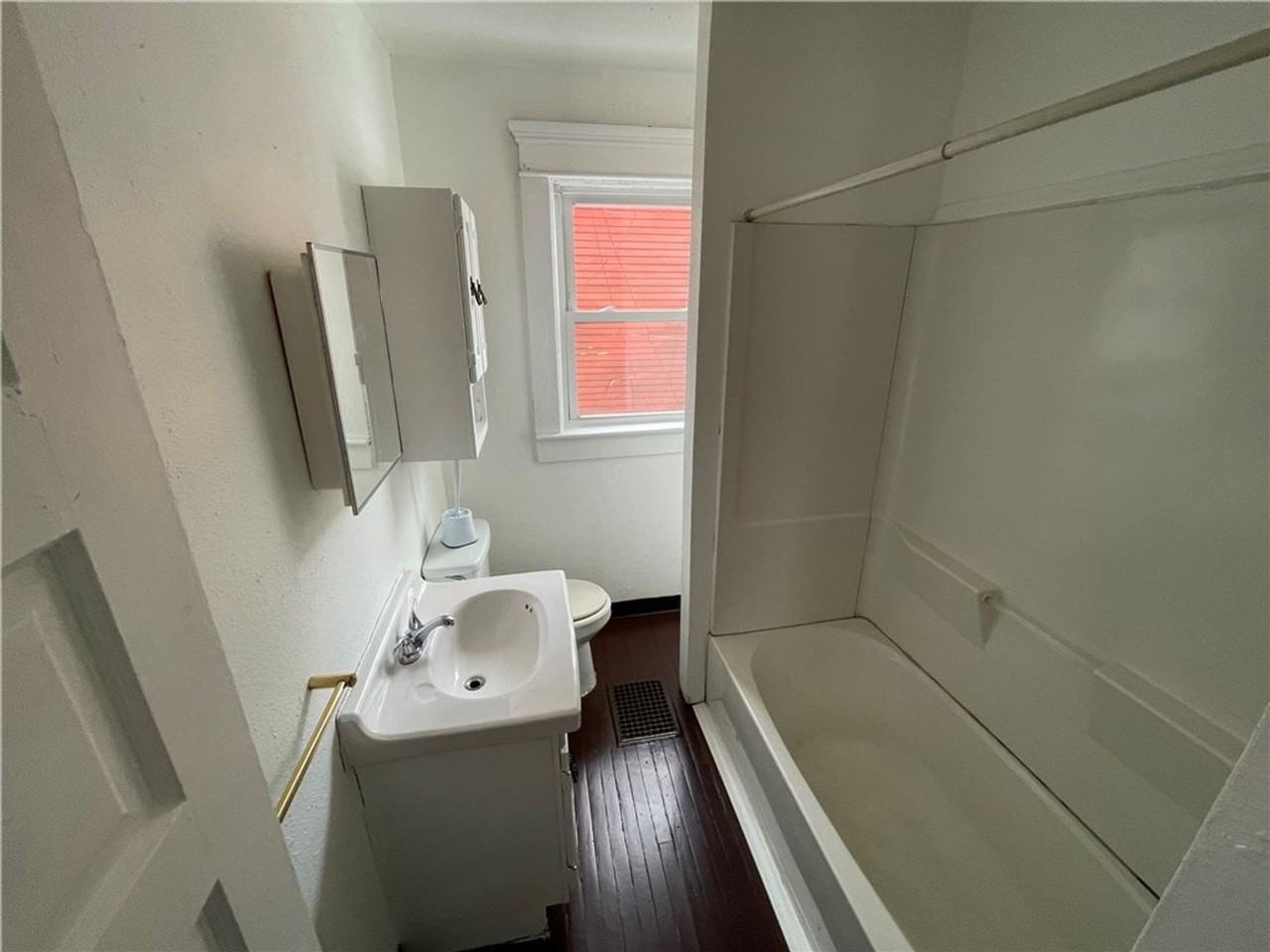 238 E Leasure Ave #2 - Photo 4 of 7