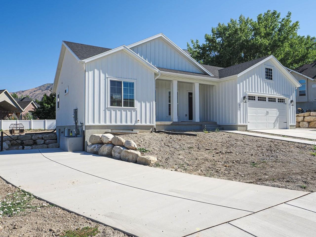 RES_BIGELOW FAMILY TRUST_251 - Photo 3 of 48