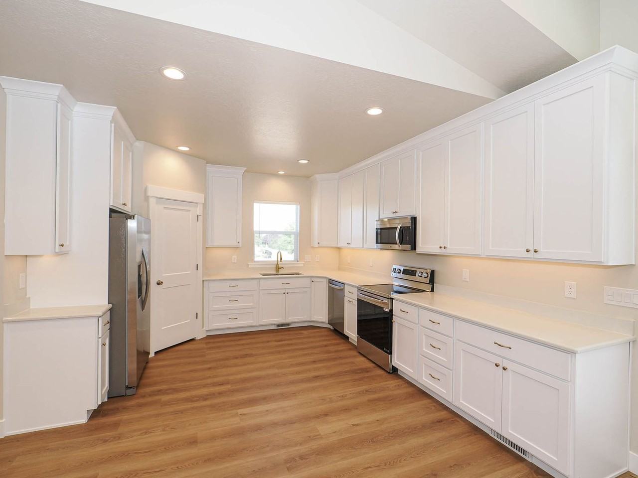 RES_BIGELOW FAMILY TRUST_251 - Photo 4 of 48
