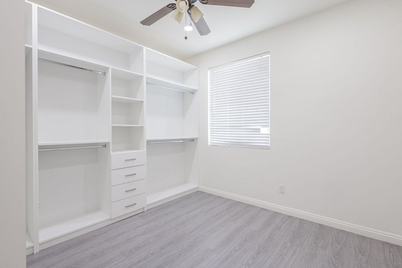 16220 Retreat Ct - Photo 2 of 50