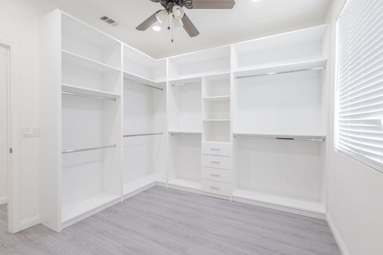 16220 Retreat Ct - Photo 3 of 50