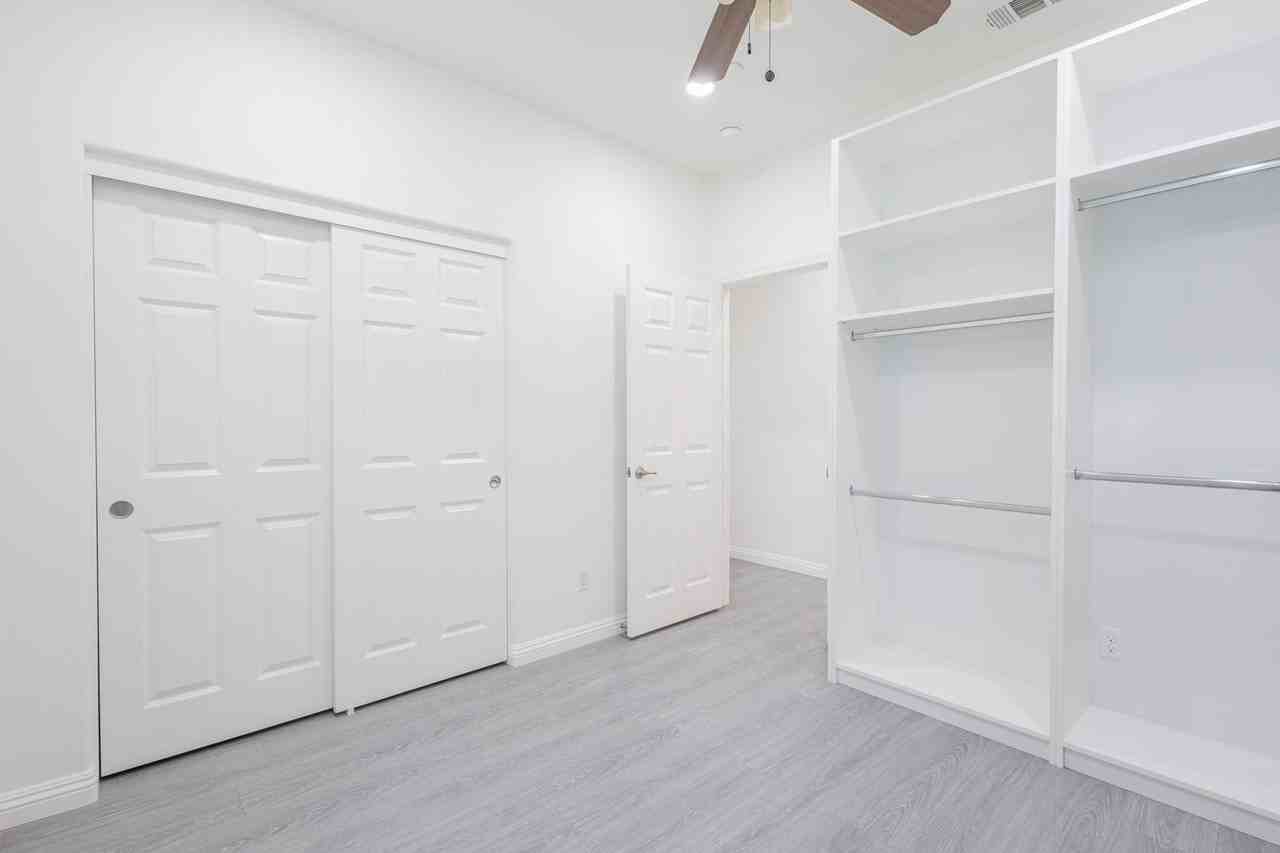 16220 Retreat Ct - Photo 4 of 50
