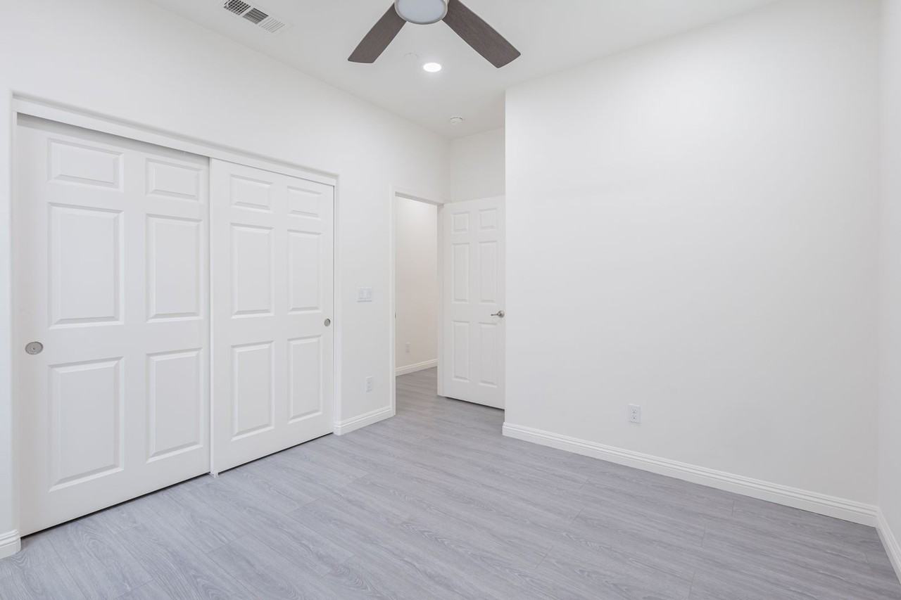 16220 Retreat Ct - Photo 7 of 50