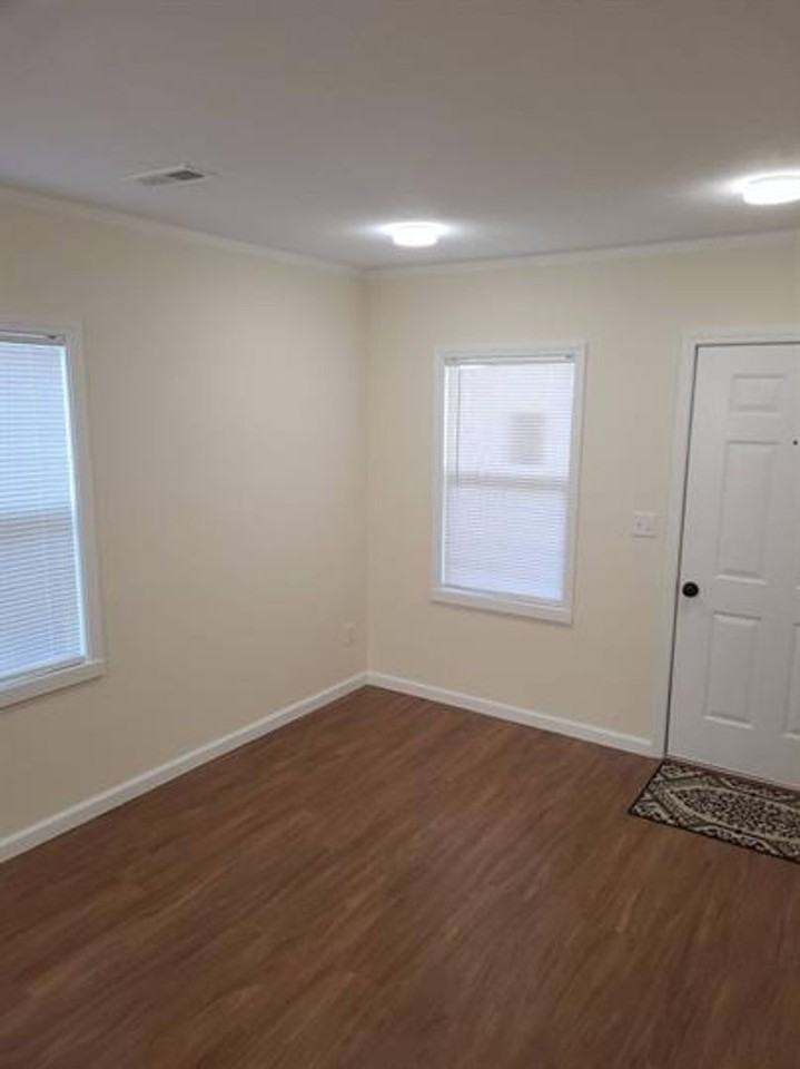 1538 Longfield Ave - Photo 2 of 25