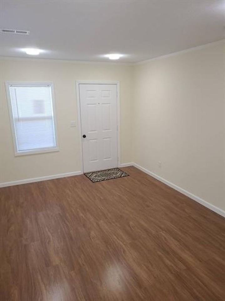 1538 Longfield Ave - Photo 3 of 25