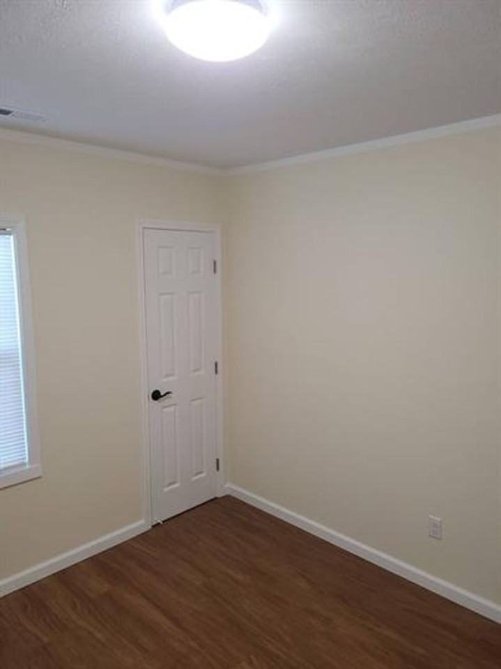 1538 Longfield Ave - Photo 4 of 25