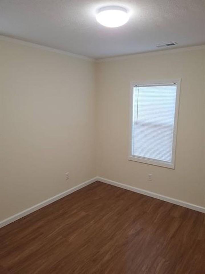 1538 Longfield Ave - Photo 5 of 25