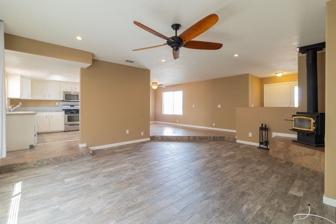 21148 Rosewood St - Photo 3 of 11