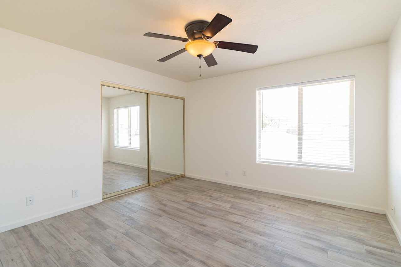 21148 Rosewood St - Photo 6 of 11