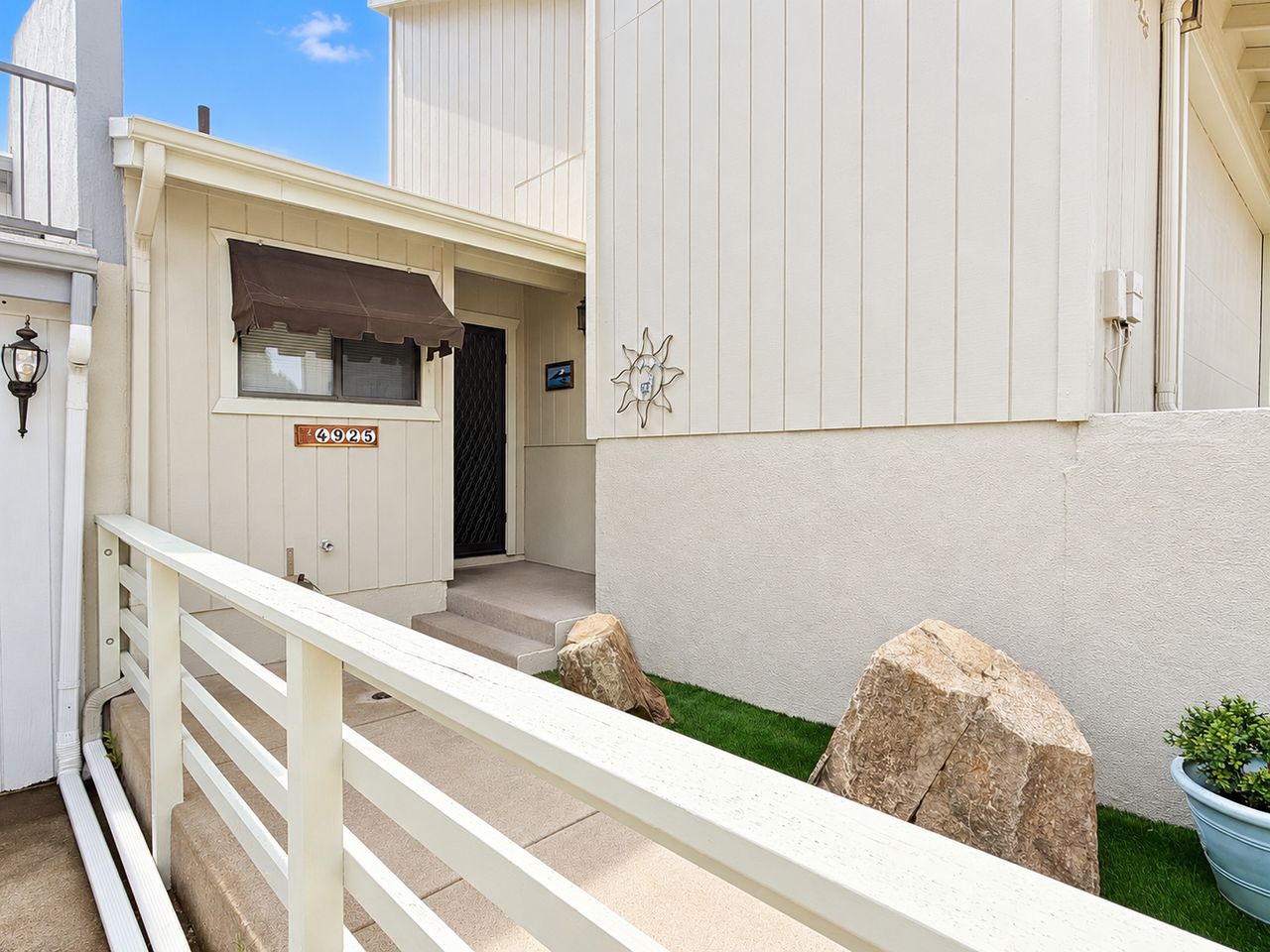 4925 Summit Cir - Photo 3 of 34