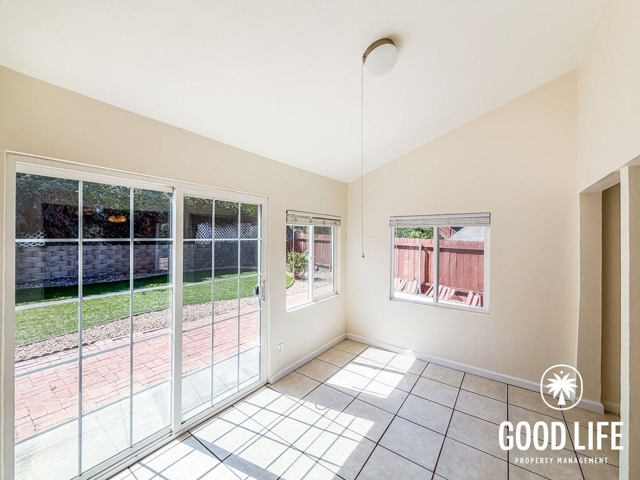 6645 Amberly St - Photo 5 of 22