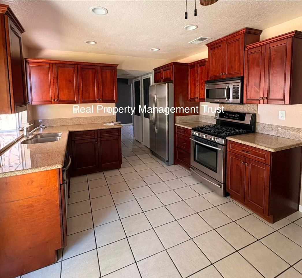 10779 Anemone Cir - Photo 6 of 15