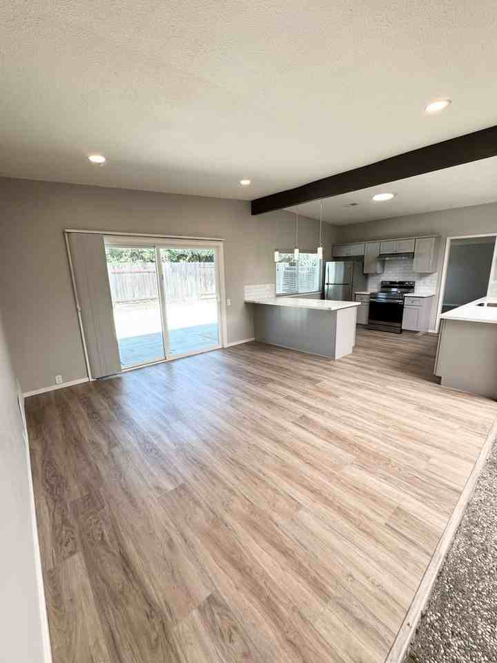 1503 Brown Dr - Photo 7 of 32