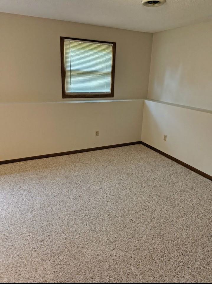 1250 Silverwood Ct - Photo 3 of 27