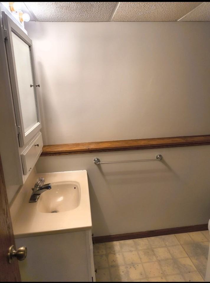 1250 Silverwood Ct - Photo 6 of 27