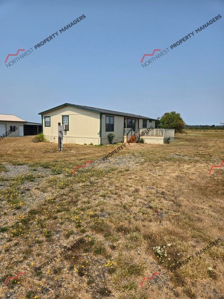 389 Spencer Rd - Photo 2 of 6