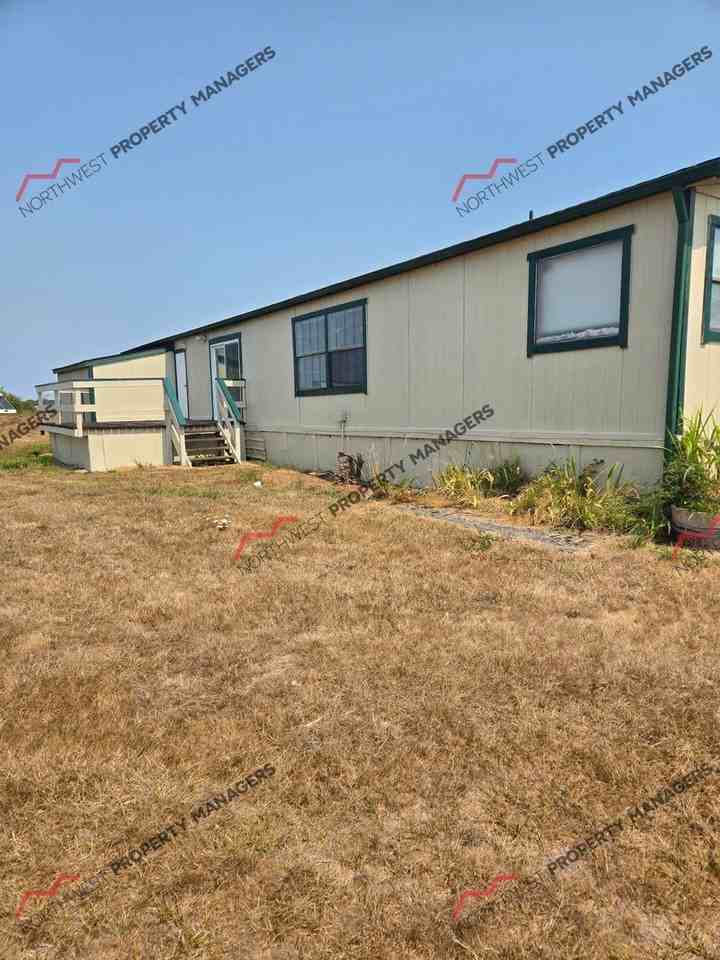 389 Spencer Rd - Photo 3 of 6