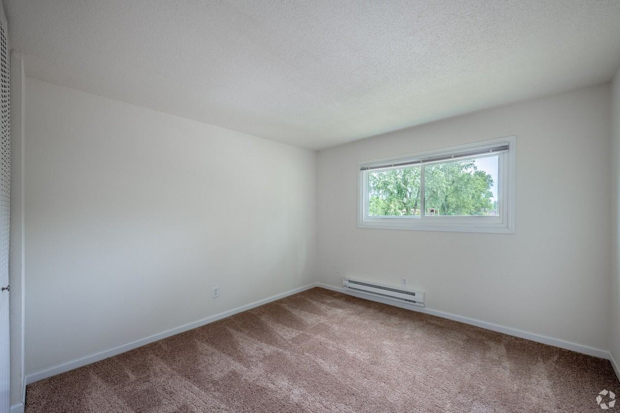Pineview Apartments - Photo 3 of 26