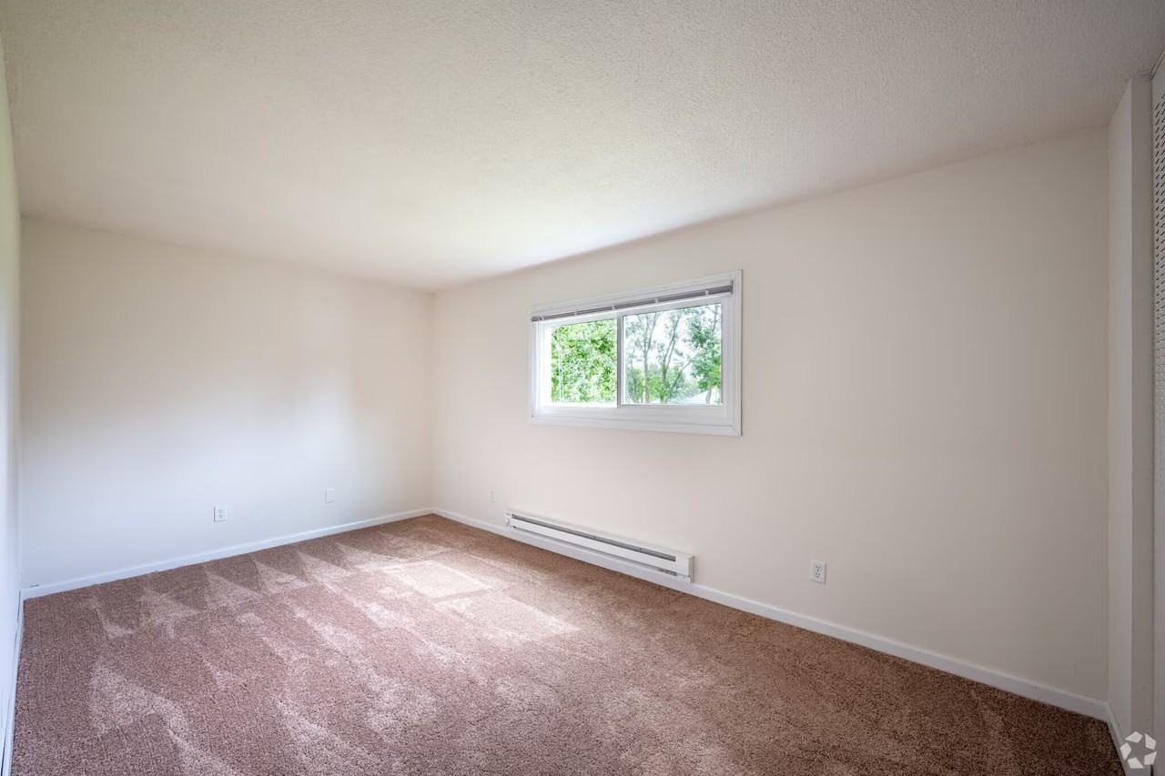 Pineview Apartments - Photo 4 of 26