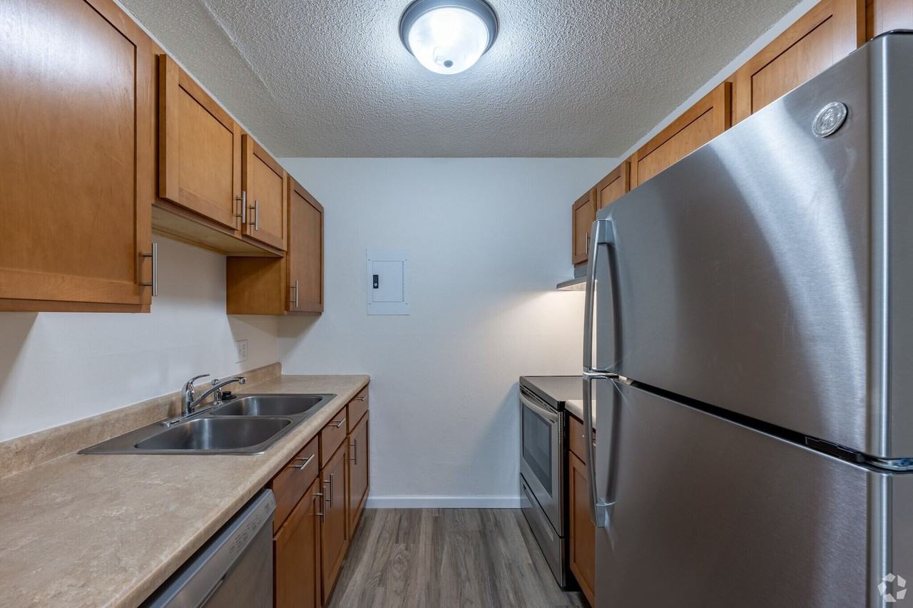 Pineview Apartments - Photo 6 of 26