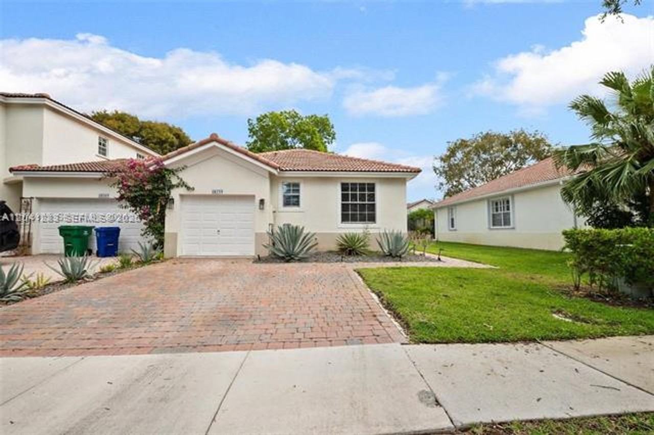 18755 18755 SW 27th Ct th 18755 - Photo 2 of 23