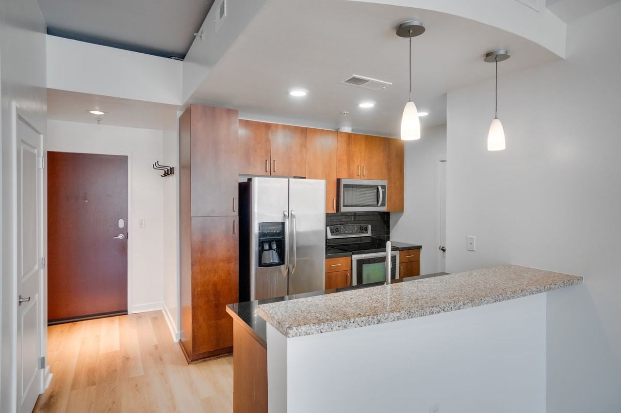 155 S Court Ave - Photo 3 of 28